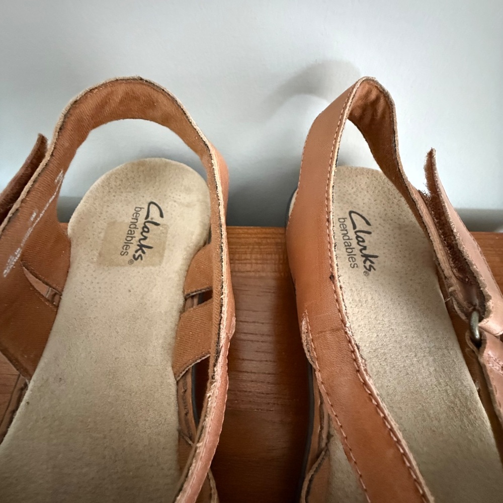 Clarks Bendables Leather Sandals Tan Closed Toe Size 9 - Picture 5 of 13